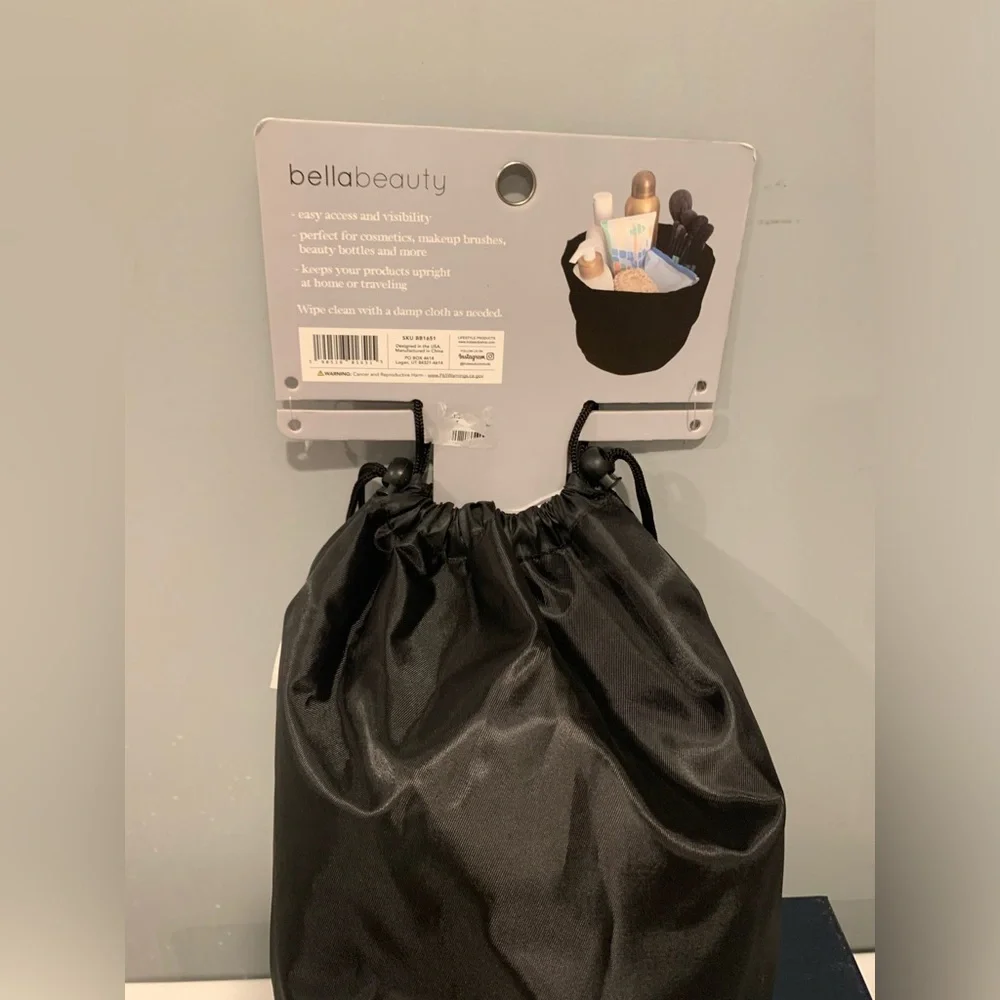 NWT Bella beauty black drawstring cosmetic bag.Perfect gift!